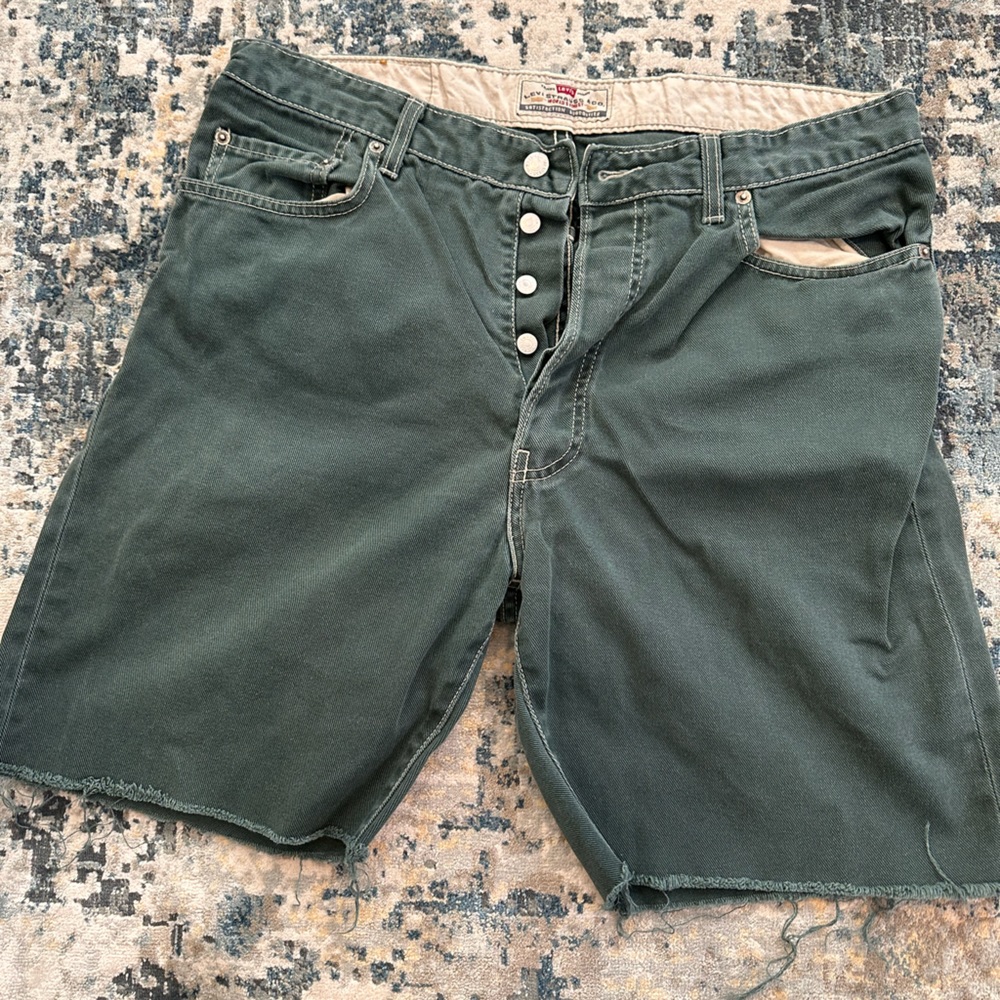 Vintage 90s Levi’s shorts cut